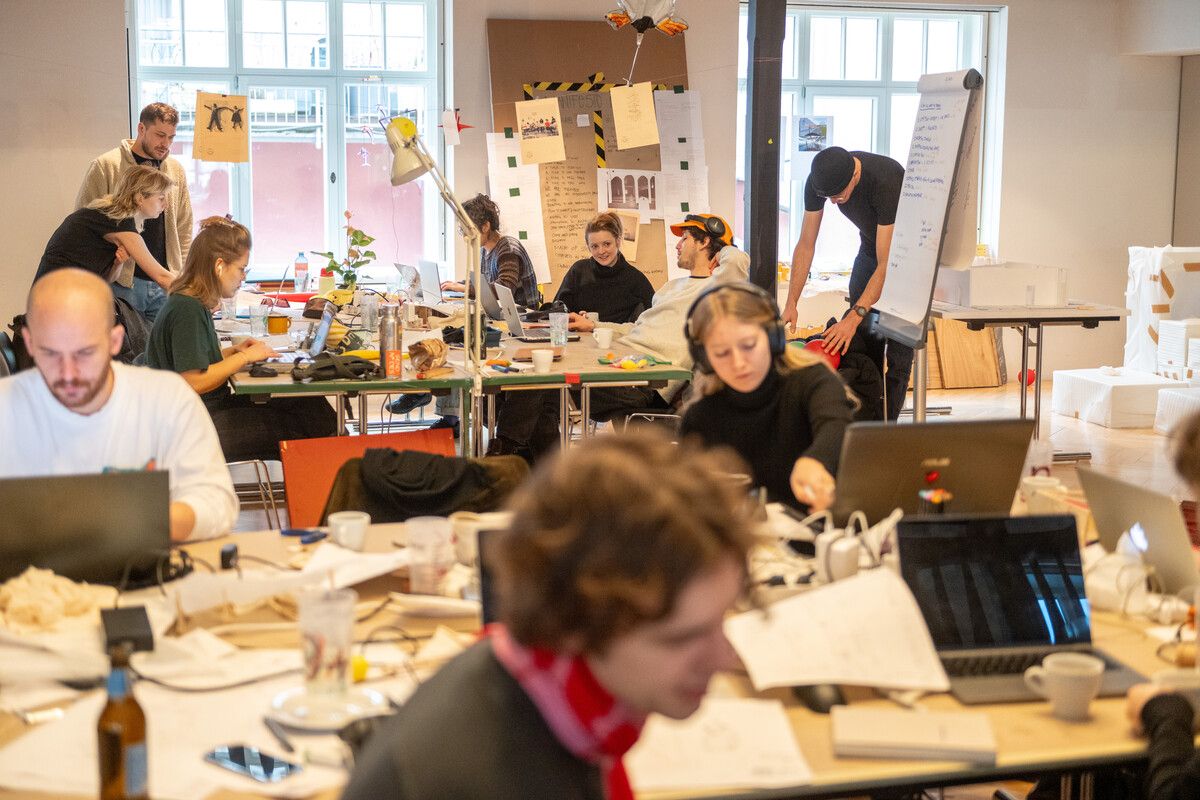 35 Studierende entwickelten in den vergangenen Tagen das Festivalkonzept. Poolbar