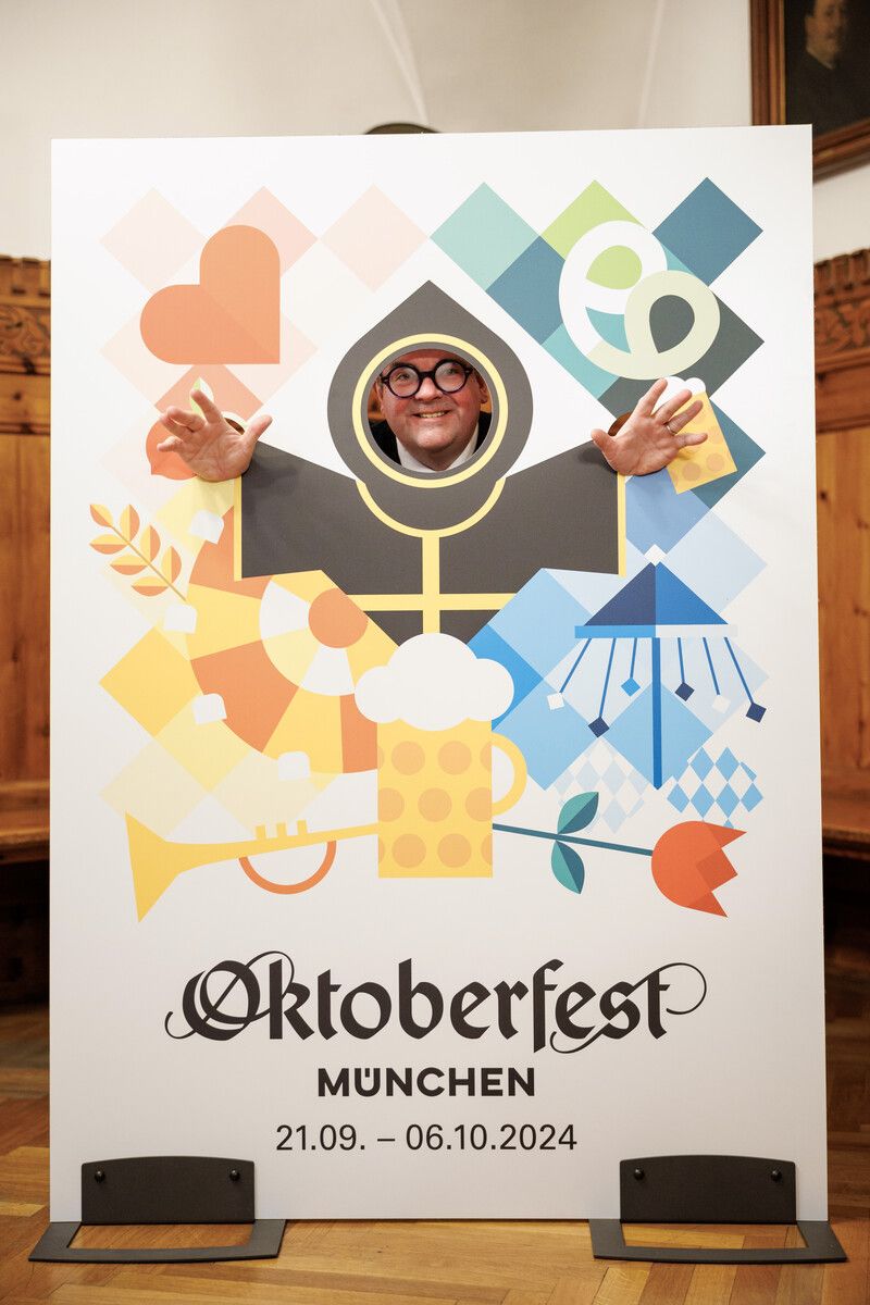 Am Freitag wurde in München das Wiesn-Plakat 2024 vorgestellt. dpa/M. Balk
