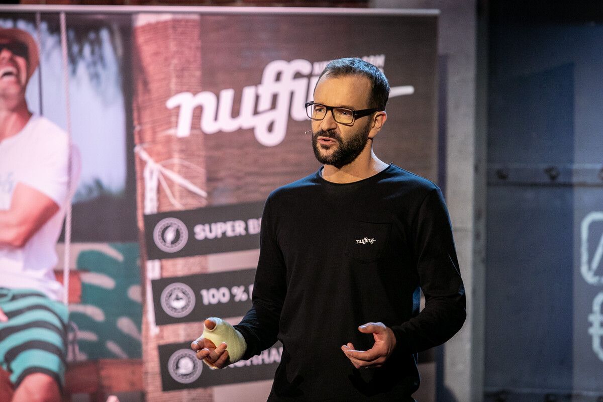 Andreas Gähwiler vor drei Jahren bei der Start-up-Show „2 Minuten 2 Millionen“. Über seinen Onlineshop verkauft er bequeme Shorts. puls4/Franck