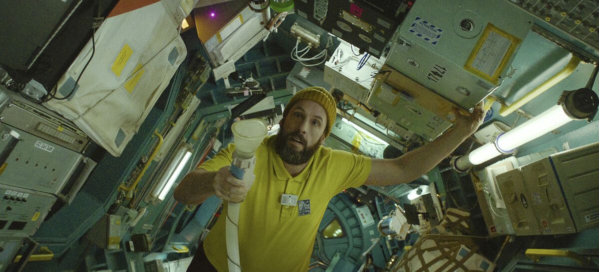 Astronaut Jakub (Adam Sandler) wird alleine auf eine Mission ins All geschickt. ap