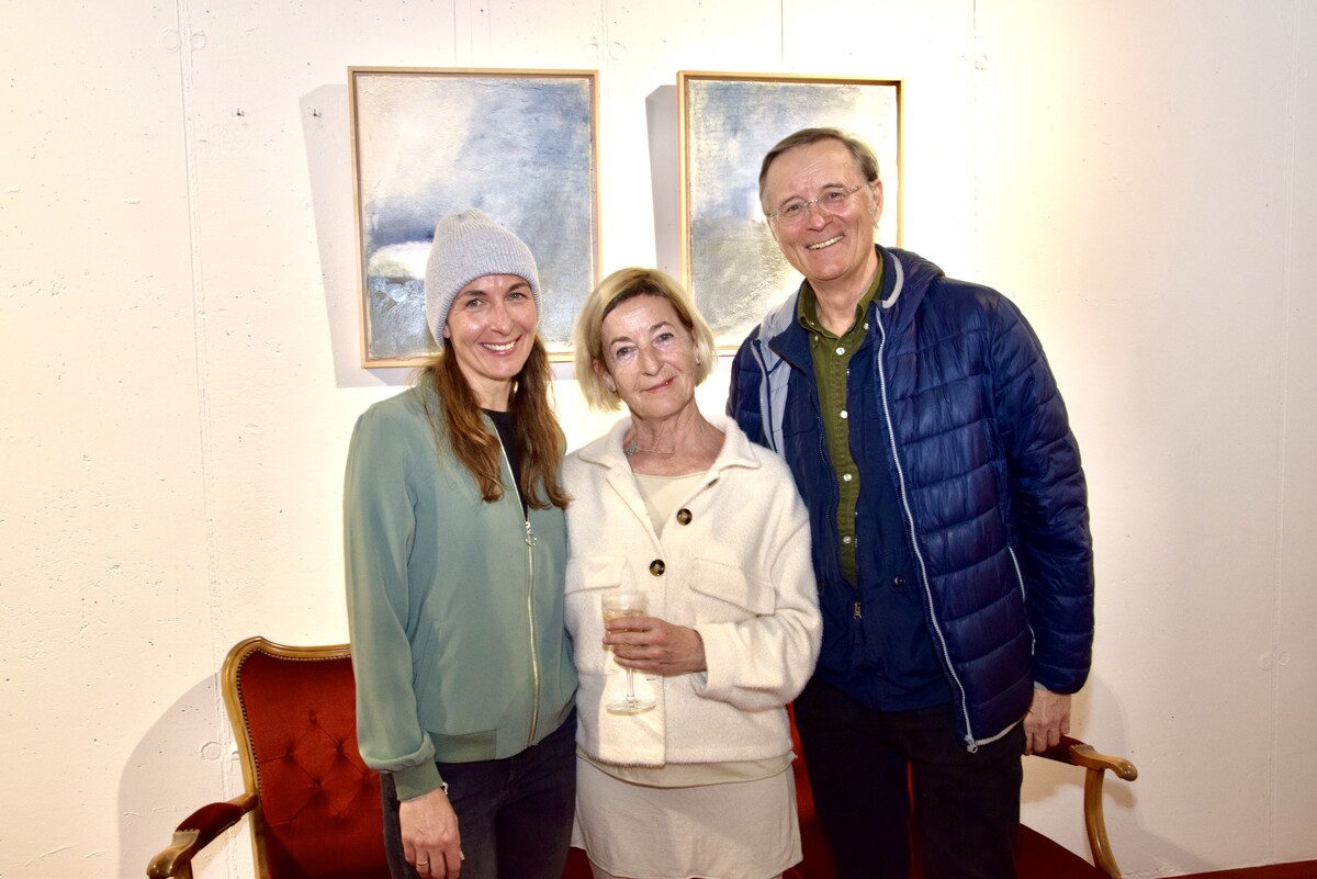 Bei der Vernissage freute sich die ausstellende Künstlerin Renate Wittwer über die Anwesenheit des Künstlers Roland Haas und deren gemeinsamer Tochter, Grafikerin Angelika Wittwer-Grabher.