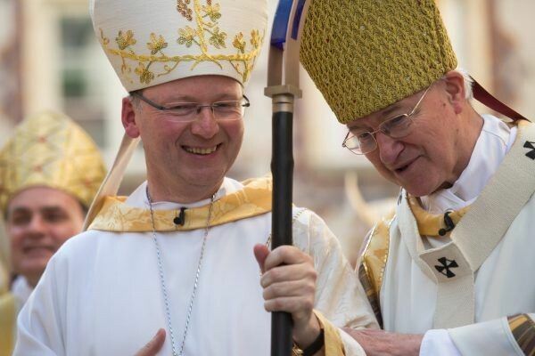 Benno Elbs wurde 2013 vom Salzburger Erzbischof Alois Kothgasser (r.) zum Bischof der Diözese Feldkirch geweiht.VN