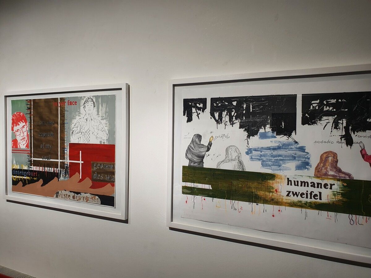 Blick in die Ausstellung Manfred Egenders mit „I am the captain of my soul“, 2012 und „Humaner Zweifel“, 2010. thomas schiretz