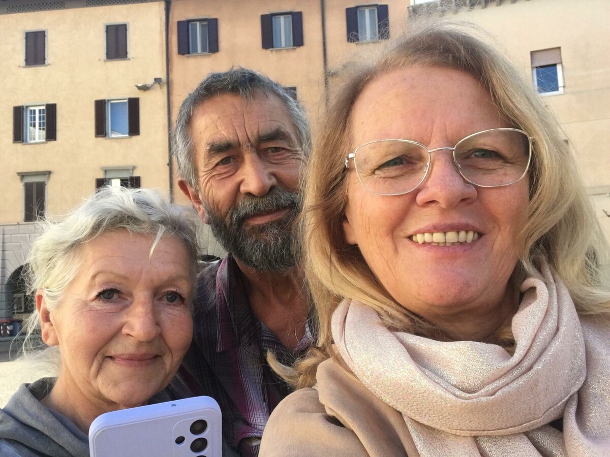 Christine und Manfred Hetzinger aus Oberösterreich sind nach Rom gezogen und halten mit Karin Wagner (r.) weiter Kontakt. Hier ein gemeinsames Treffen in Grosseto, in der Toskana. Wagner (4)