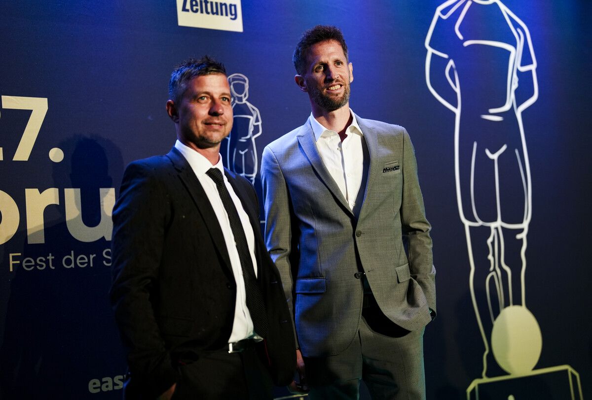 Christoph Schößwenter (rechts), Sportdirektor von BW Linz, zusammen mit Cheftrainer Gerald Scheiblehner anlässlich der „Bruno-Gala“ im vergangenen Herbst in Wien.apa/Shourot