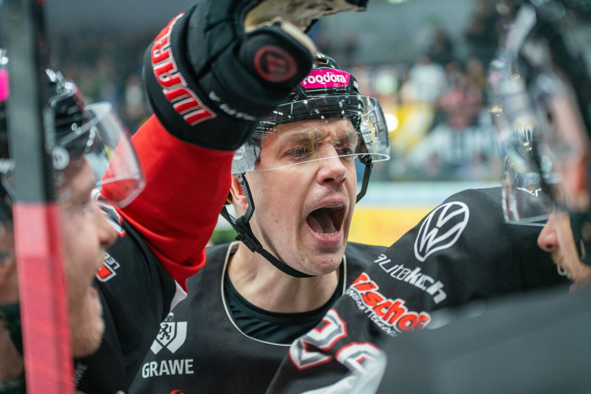 Daniel Woger schrie vor Freude über einen der fünf Pioneers-Treffer.Rothmund_Pioneers.hockey