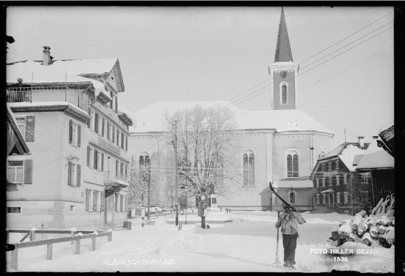 Das Foto zeigt die Pfarrkirche St. Martin zwischen 1925 und 1945. Leonhard Heim