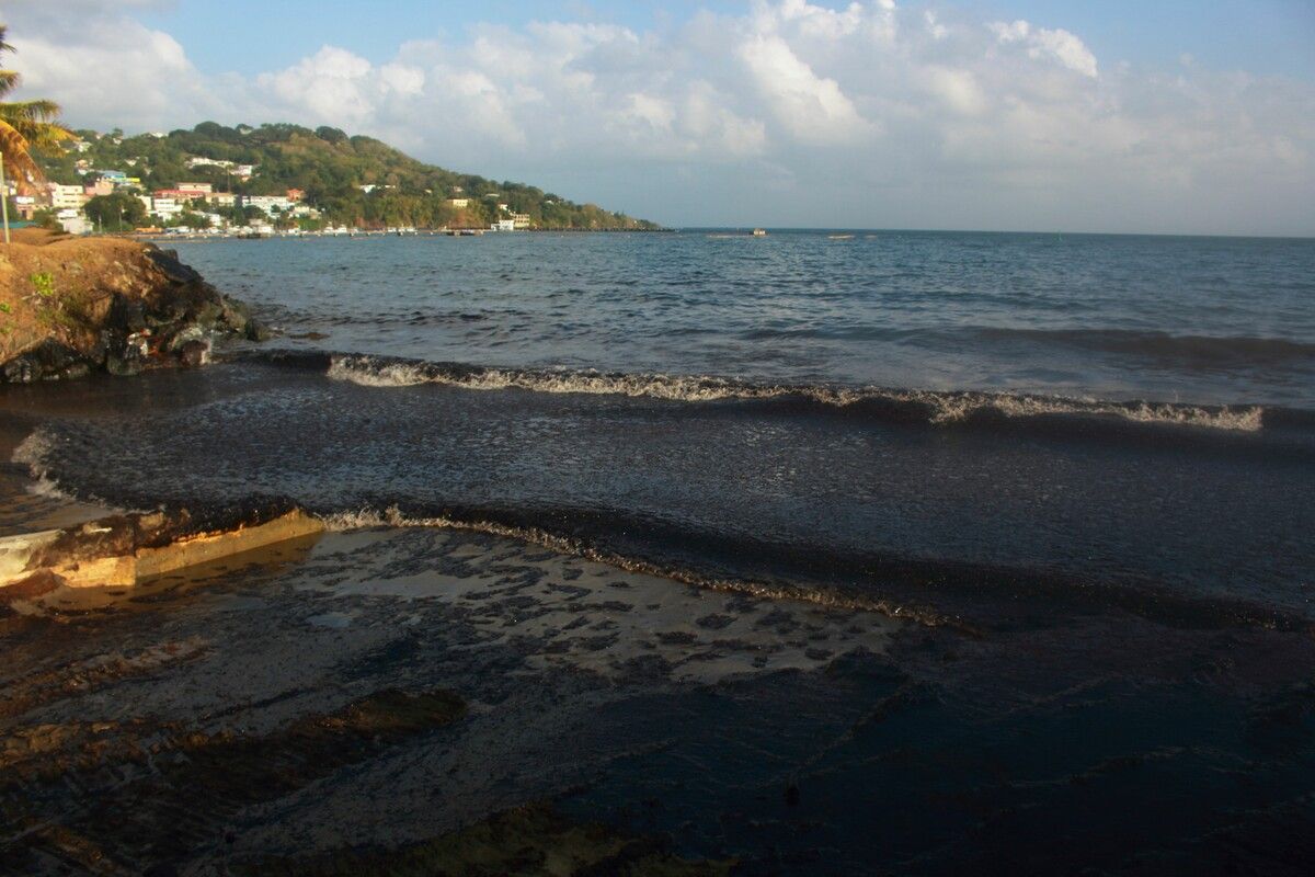 Das Öl erstrecke sich auf mindestens 15 Kilometern Länge vor der Insel Tobago. AFP