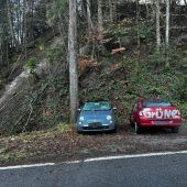 Rätsel um Autos am Straßenrand