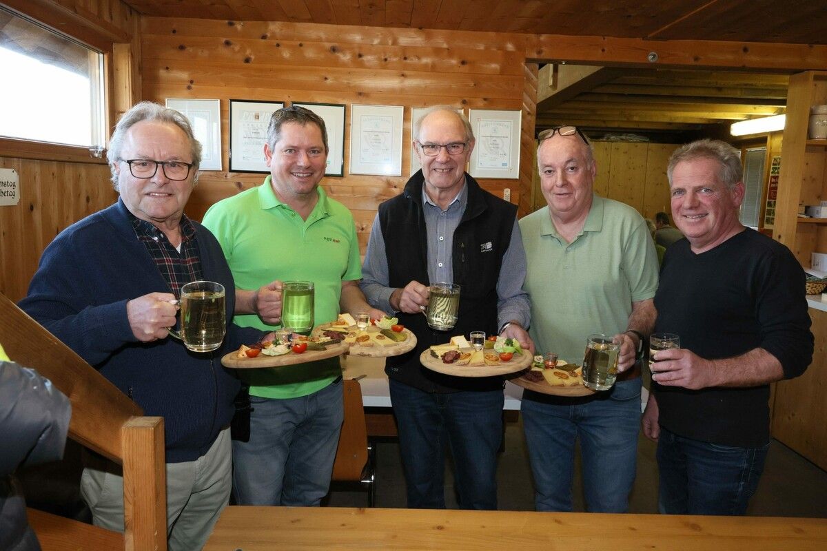 Der Obst- und Gartenbauverein Altach lädt am kommenden Samstag ab 15 Uhr zu einem gemütlichen Hock mit Käs und Most ins Vereinsschöpfle im Bofel. OGV