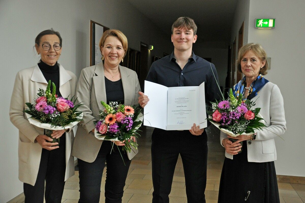 Der Preisträger Maximilian Juen mit dem Kuratorium der Dr. Emmi Herzberger Stiftung. Lcf