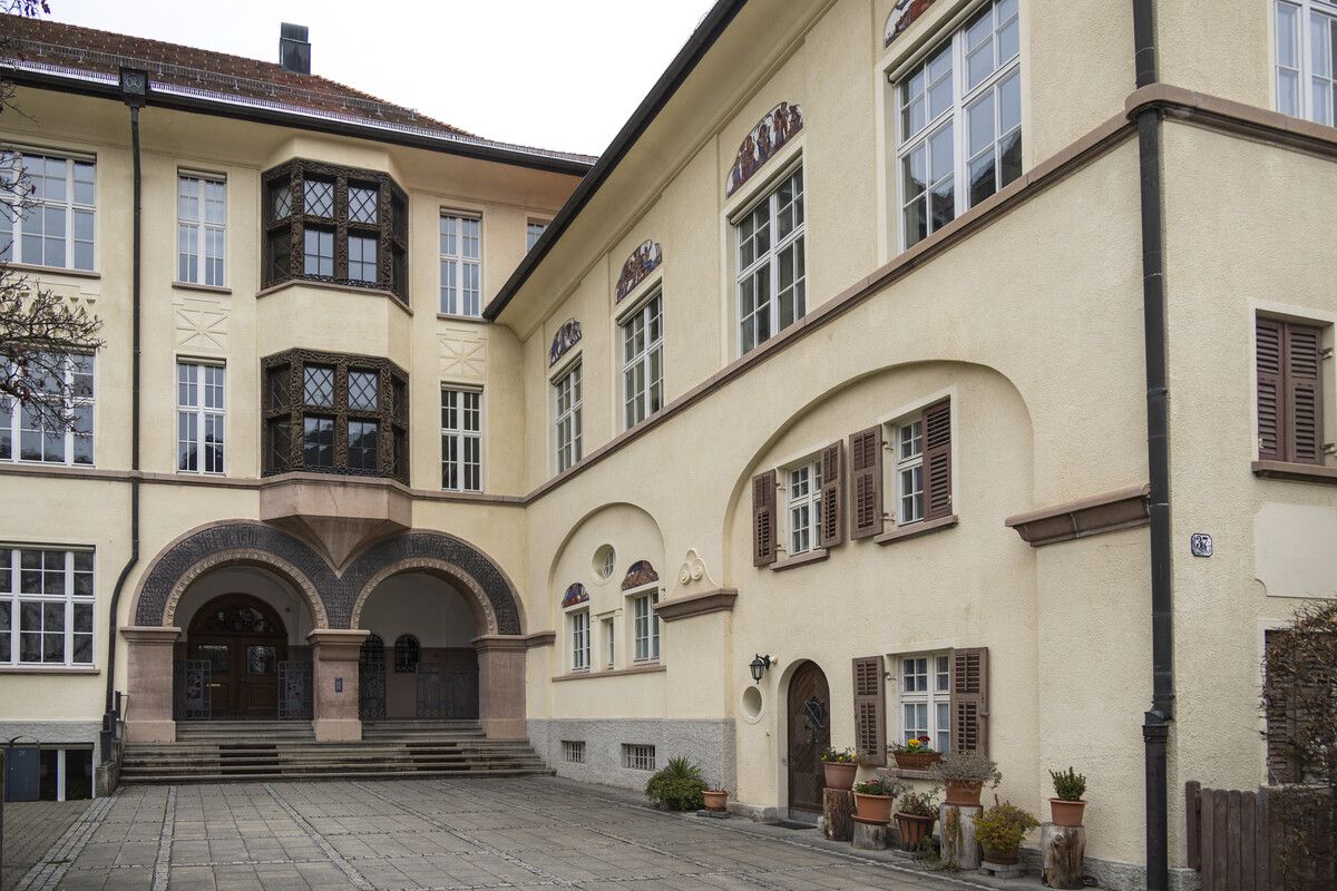 Die altehrwürdige Mittelschule Bregenz-Stadt. Wird es dort bald auch im Schulgebäude Videokameras geben? VN/Paulitsch