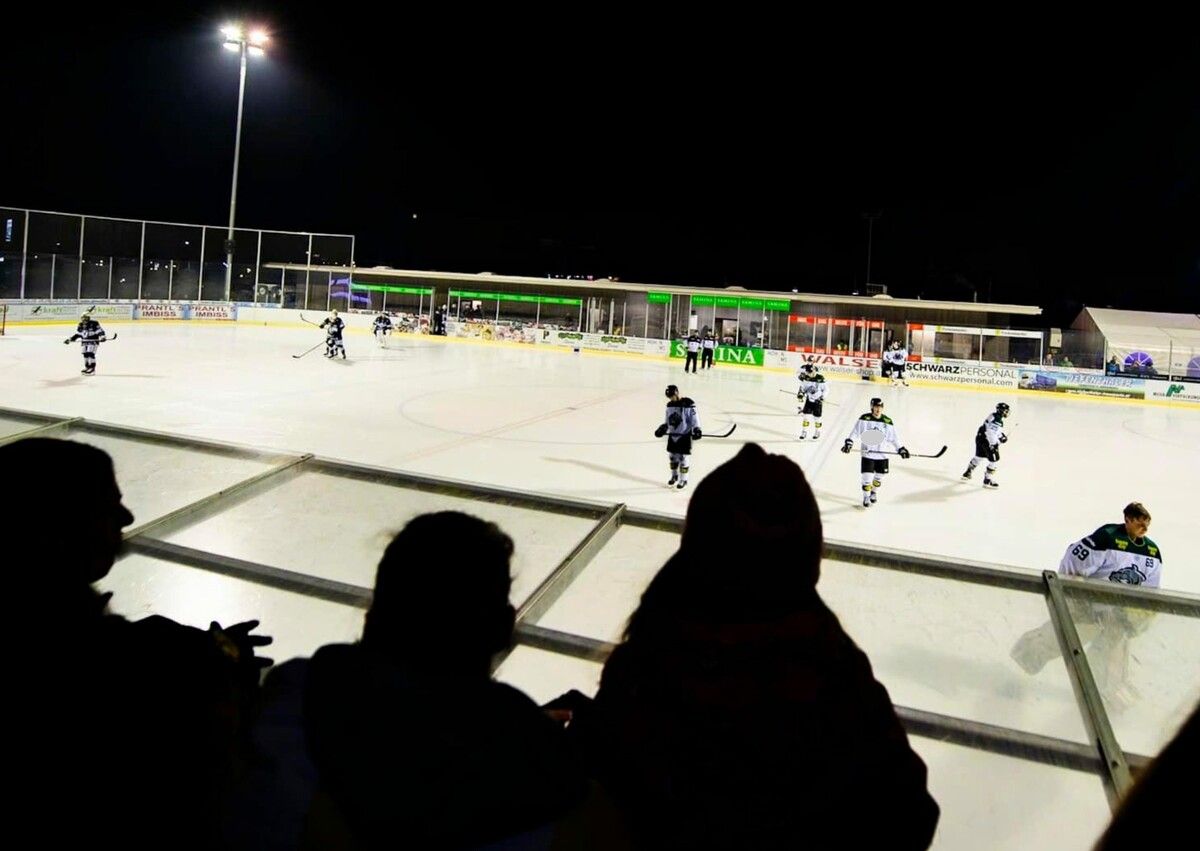 Die Eishockeyfans können sich im Herrenriedeisstadion auf ein spannendes Duell gegen den Wiener EV freuen. mima