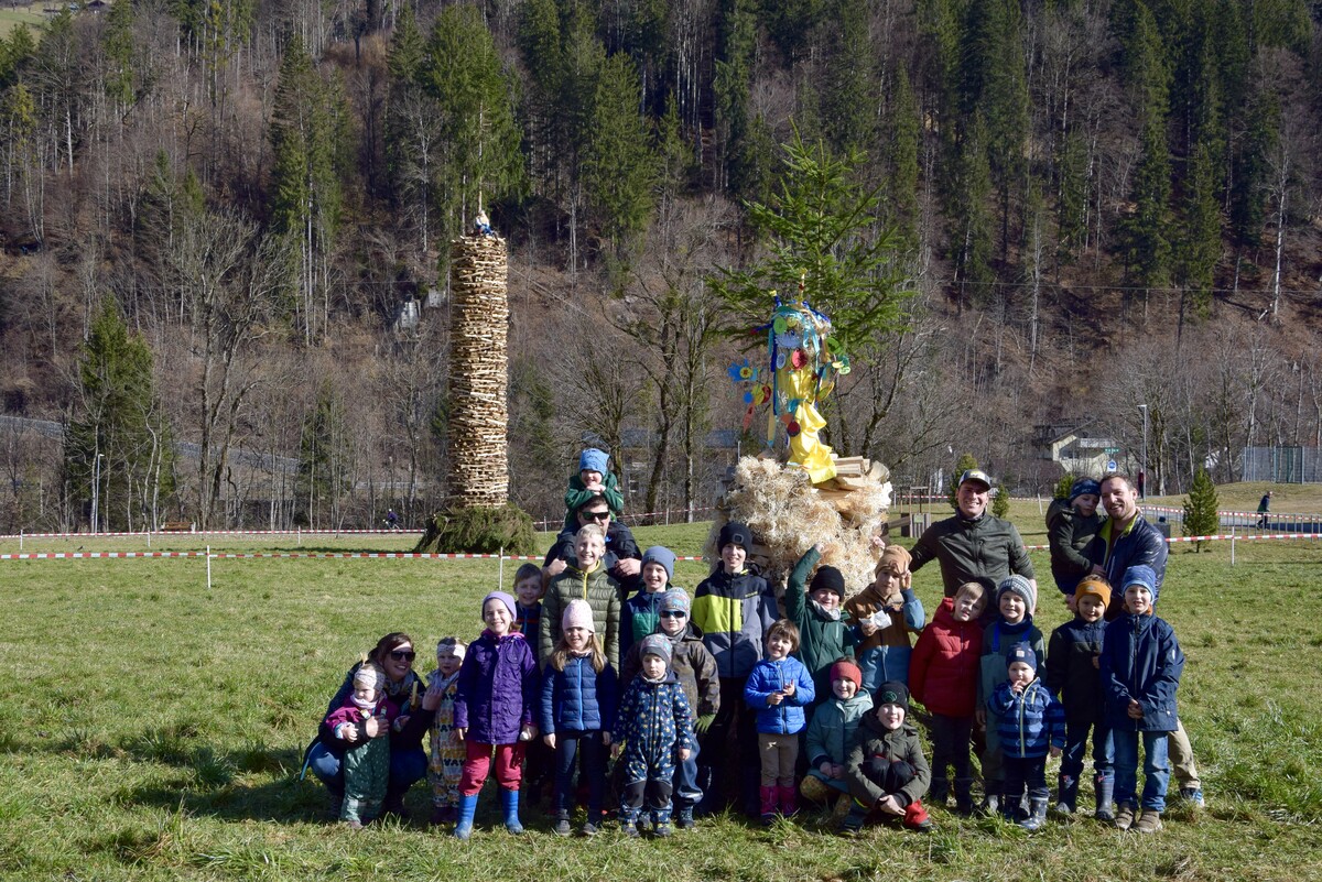 Die Kinder waren am Sonntagvormittag eingeladen, den Kinderfunken mitzubauen. sCO (2)