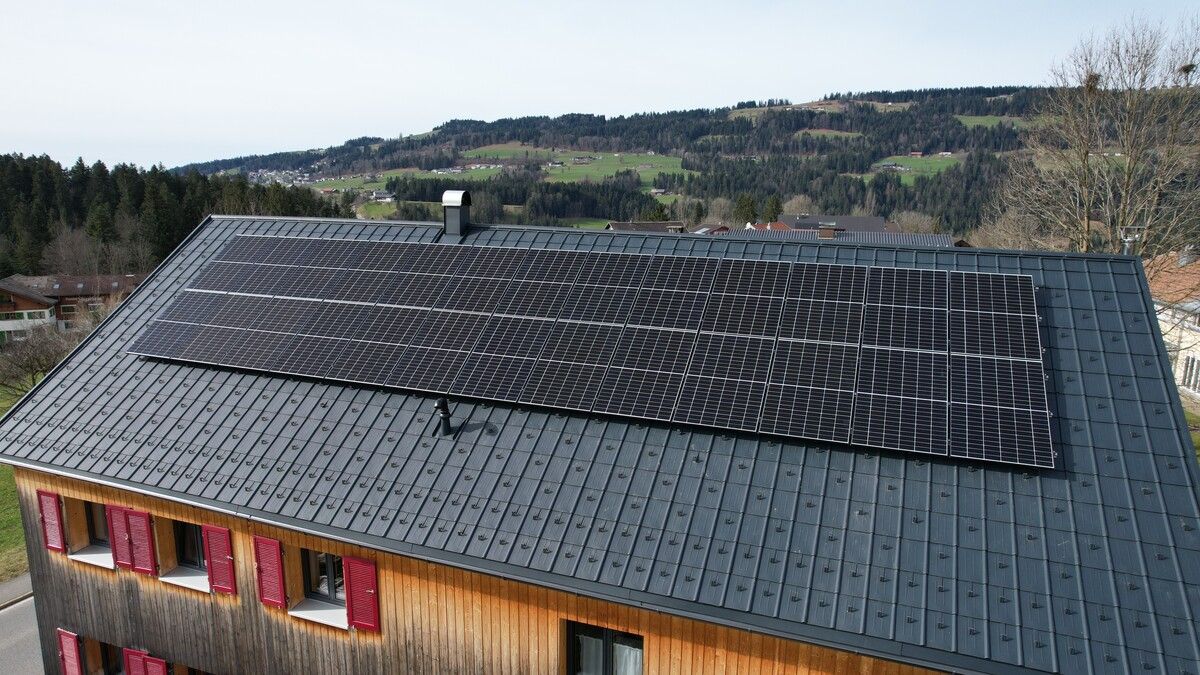 Die neue PV-Anlage produziert Strom für das Haus der Familie Wiedemann. Inhaus
