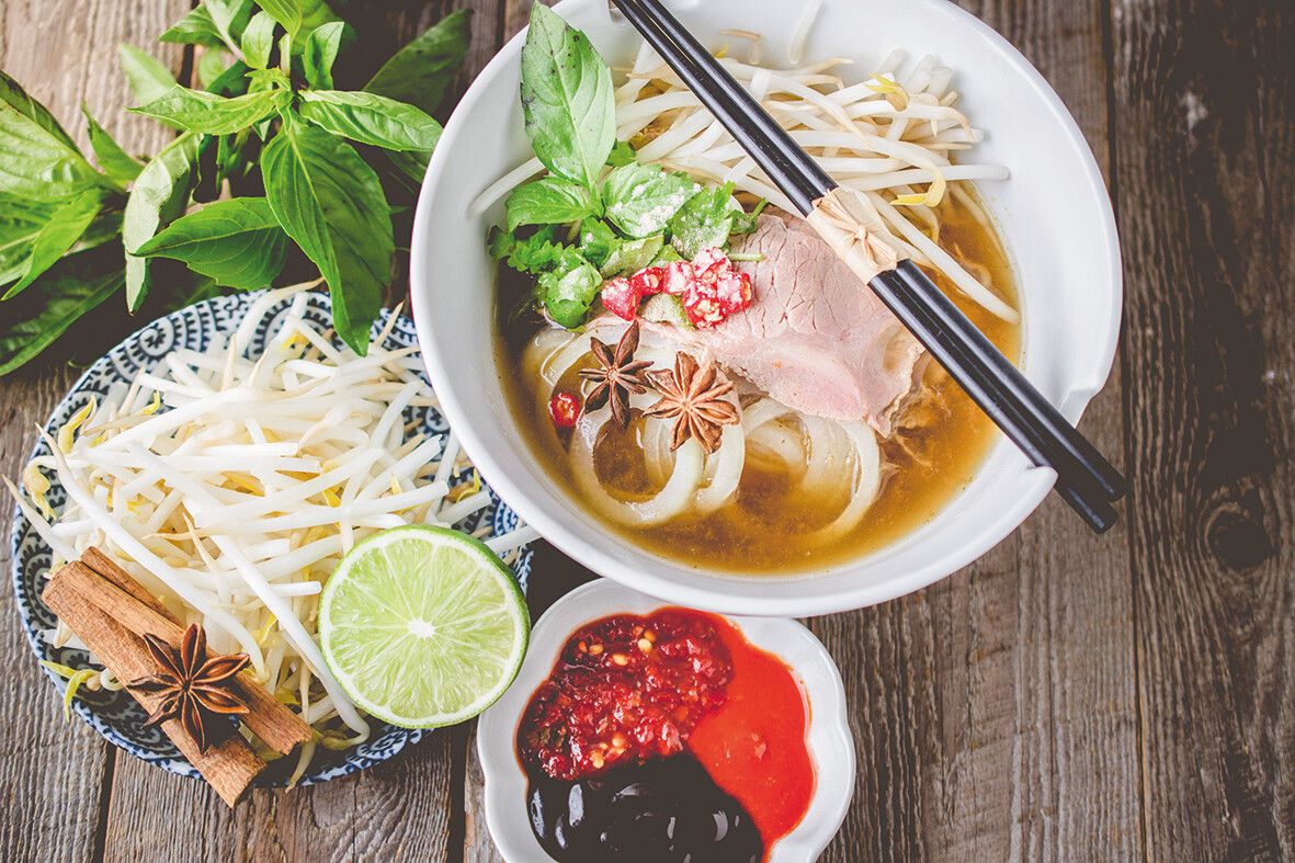 Die Nudelsuppe Pho findet man in Vietnam fast an jeder Ecke.Shutterstock (2)