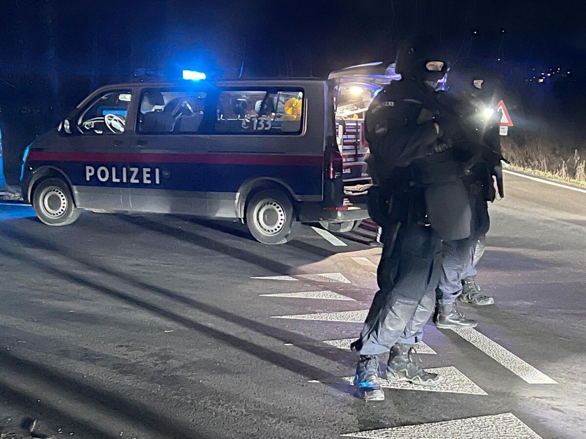 Die Polizei rückte nach der Schussabgabe mit einem Großaufgebot an. VOL.at/Pletsch