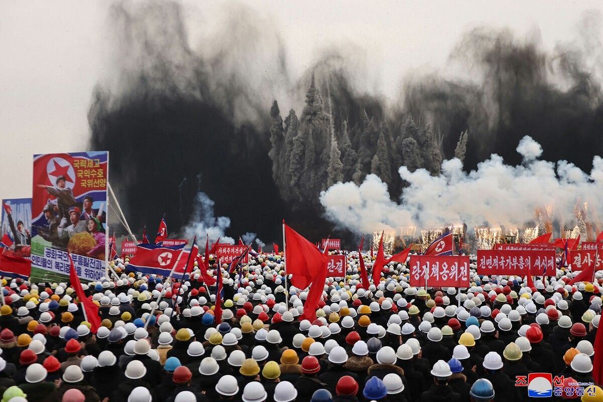 Dieses von Nordkoreas offizieller News Agency (KCNA) veröffentlichte Bild zeigt einen Spatenstich für das Bauprojekt von 10.000 Wohnungen in der Gegend von Pjöngjang. AFP