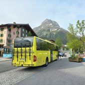 Postbusfahrer auf schiefer Bahn in Lech
