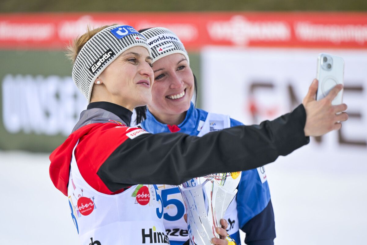 Auch wenn nicht alles glatt lief: Eva Pinkelnig (links) und Jacqueline Seifriedsberger genossen die Zeit in Norwegen, inklusive Skifliegen.ap