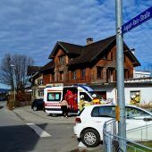 Mit Pkw gegen Mauer