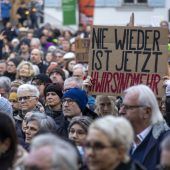 Tausende für Demokratie und Menschenrechte