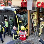 Postbus krachte am Samstag gegen eine Betonsäule am Bahnhof Dornbirn. »A8