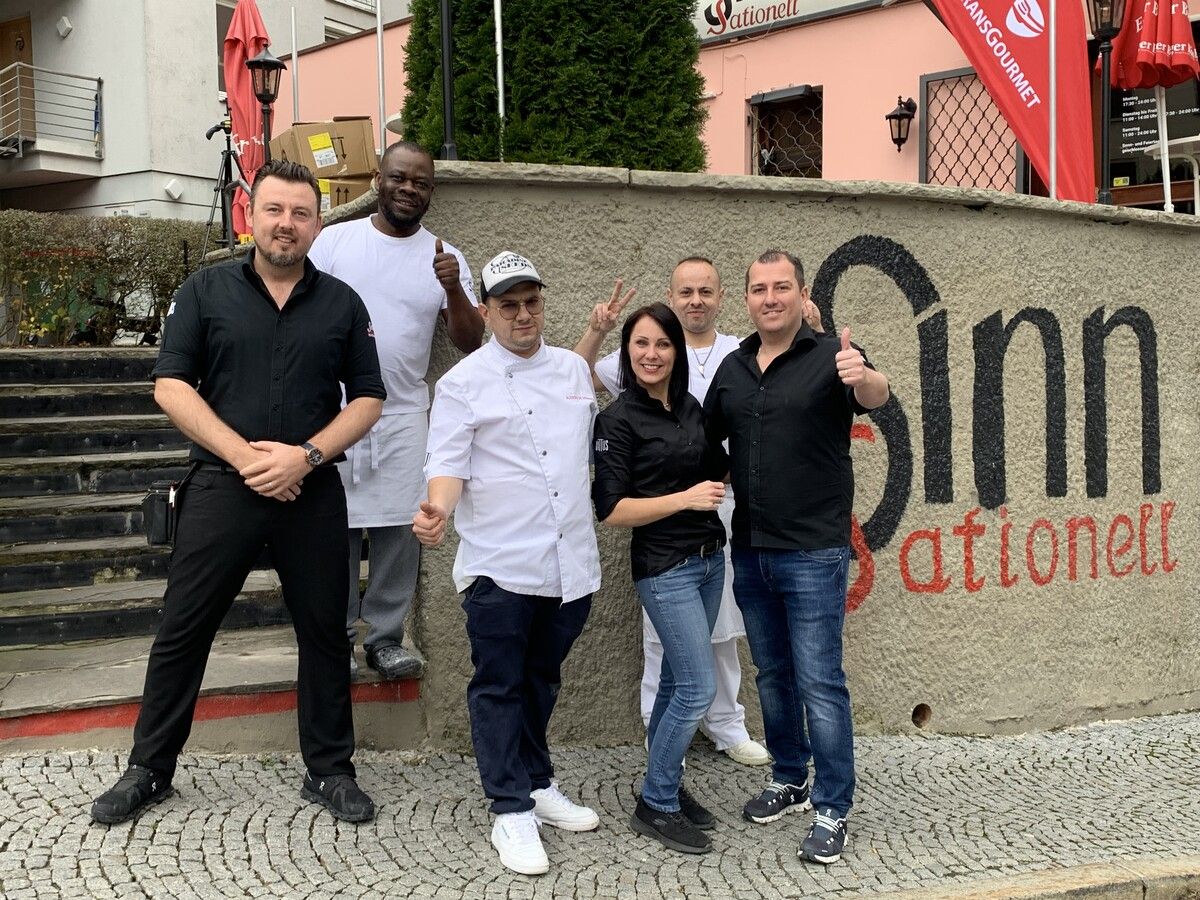 Football-Fan Mario Sinn und sein Team sind voller Vorfreude.dünser