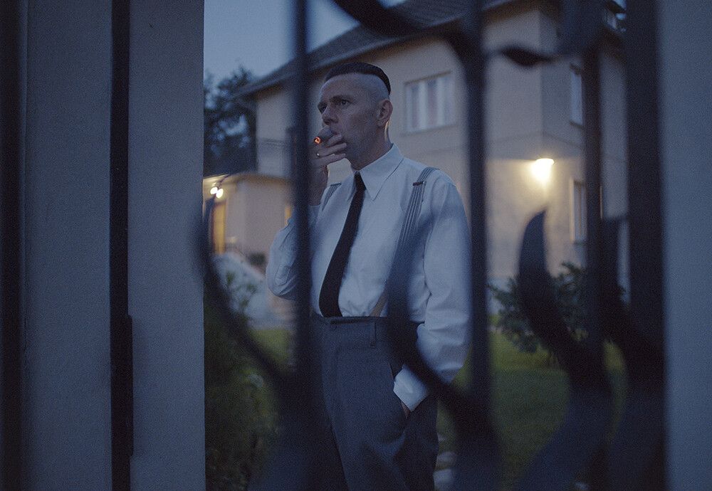 Gespielt wird der Kommandant eindrücklich von Christian Friedel („Babylon Berlin“). ap