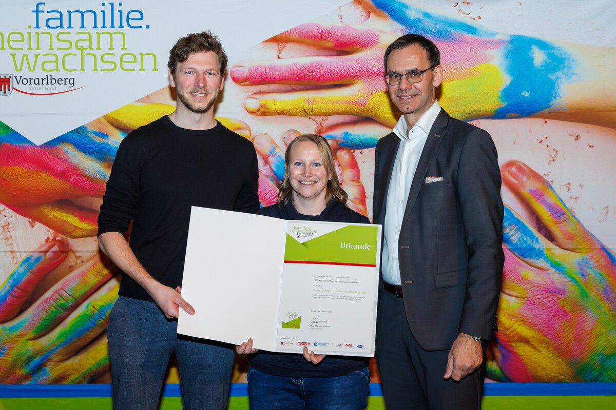 GF Panto Outdoor Andreas Wagner, Shop-leiterin Sonja Willi und LH Wallner.