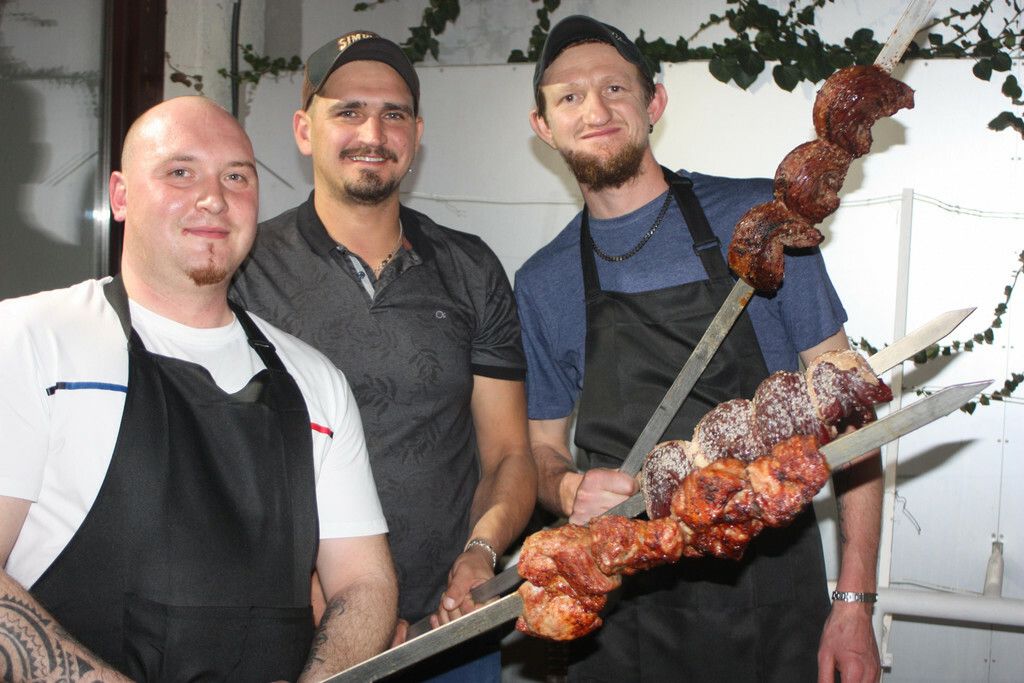 Grillchefs Marcos, Jonne und Kevin verzauberten die Besucher mit ihren Spezialitäten.