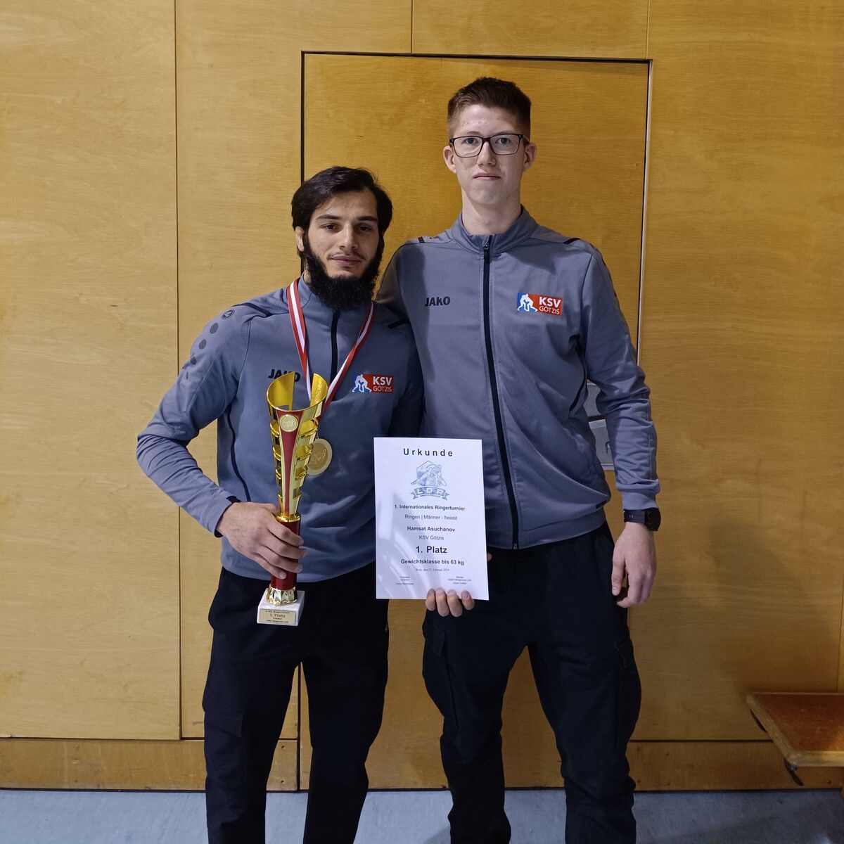 Hamzat Asuchanov und Julian Lange reisten gemeinsam zum 1. Int. Freistilturnier nach Wels.