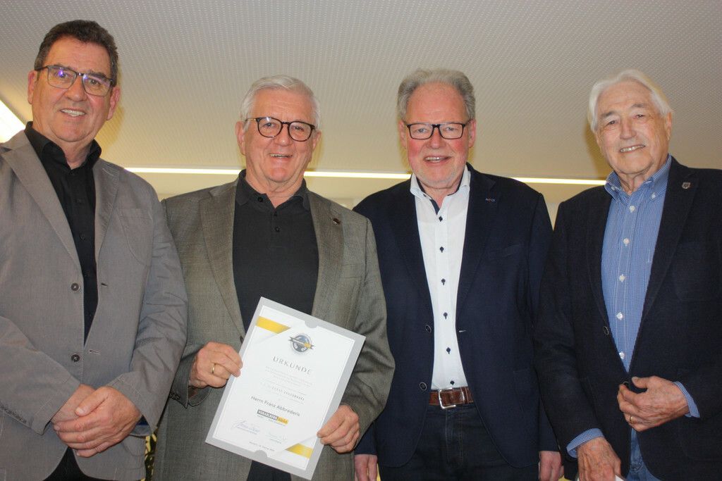 Helmut Jenny, Franz Abbredreis, Werner Huber und Josef Oswald im Vinomnasaal.