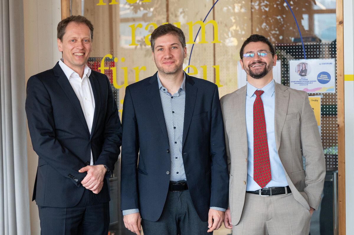 ICV-HSG-Direktor Prof. Stephan Aier mit den beiden Dozenten Bernhard Bermeitinger und Bruno Rodrigues. vlk/Serra