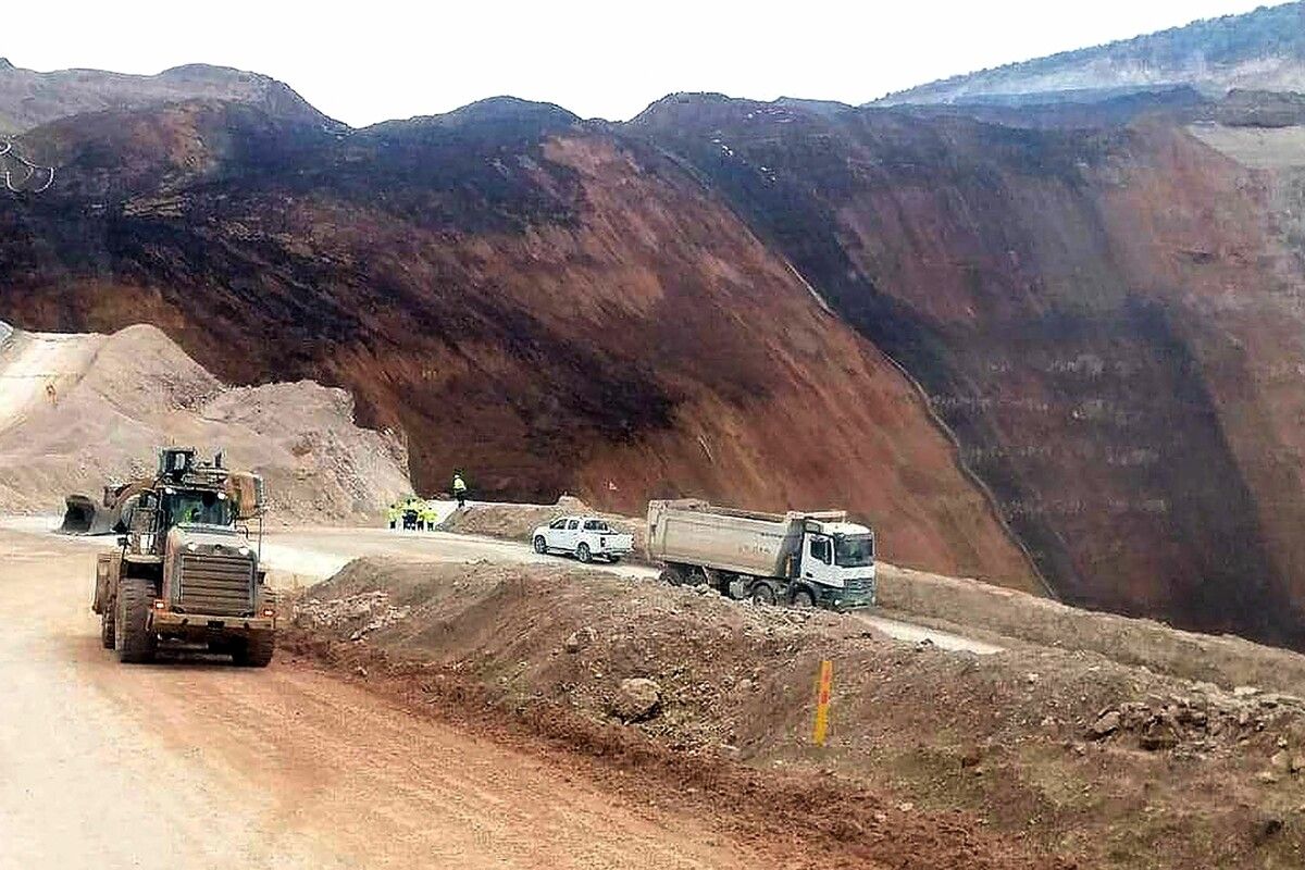 In der Türkei werden nach einem Erdrutsch auf dem Gelände einer Goldmine mehrere Menschen vermisst. Zu neun Arbeitern habe man derzeit keinen Kontakt. DHA