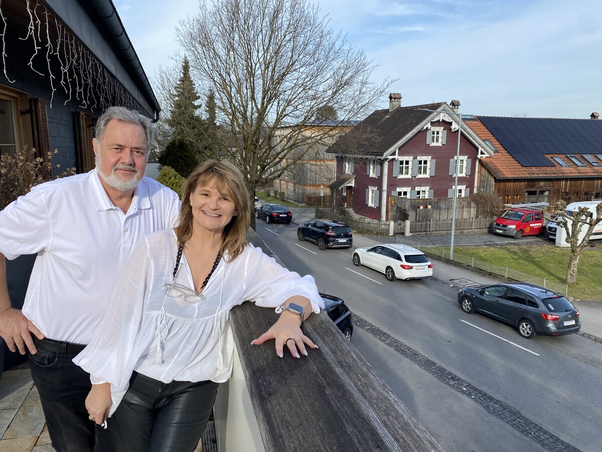 Karlheinz und Manuela Koch leben an der Landesstraße. Sie nutzten eine Petition, um immerhin einmal das politische Bewusstsein zu wecken. VN/RAUCH