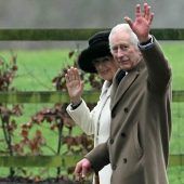 König Charles besucht Gottesdienst in Norfolk