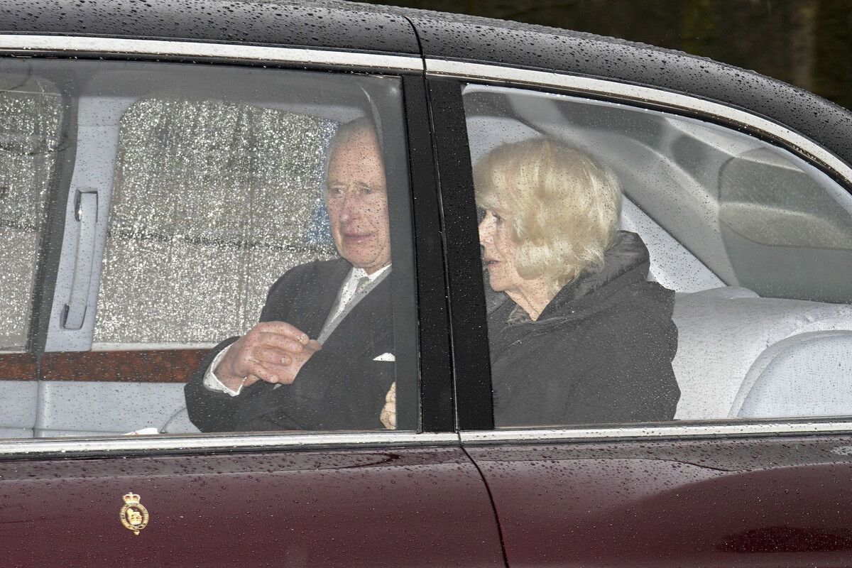 König Charles III. und seine Frau Königin Camilla (76) wurden gestern bei ihrer Fahrt zum Clarence House fotografiert. ap