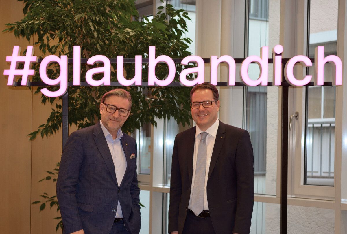 Manfred Bartalszky, Vorstand Wiener Städtische, und Martin Jäger, Sprecher der Vorarlberger Sparkassen, stellten die Studie vor. FA
