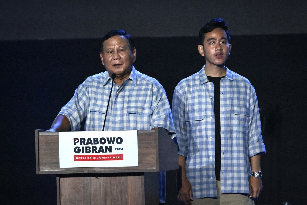 Minister und Ex-General Prabowo Subiantio (l.) hat laut einer Schnellauszählung die Präsidentschaftswahl in Indonesien klar gewonnen. AFP