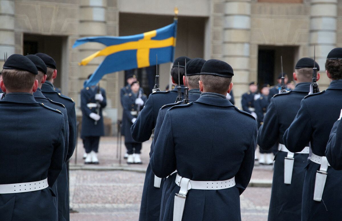 Mit dem Hissen der schwedischen Flagge vor dem NATO-Hauptquartier wird der Beitritt offiziell.REUTERS