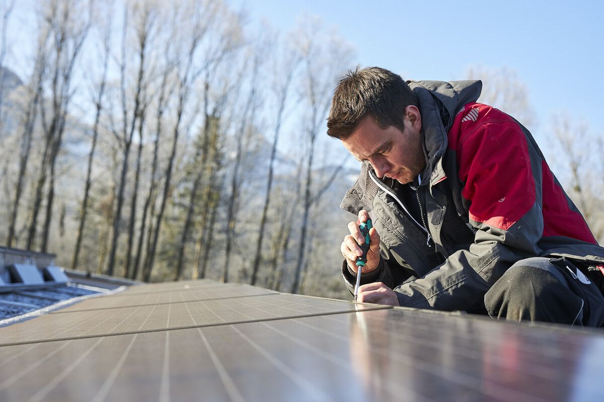 Mit einer PV-Anlage werden Hausbesitzer zu Stromlieferanten, da sie nur einen Teil selbst verbrauchen. TGS