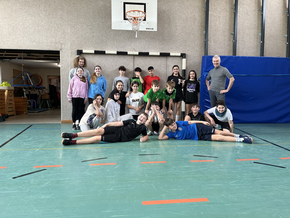 Mit viel Spaß und Engagement absolvierte die Klasse die Stunden in der Turnhalle. VN/PLESCH