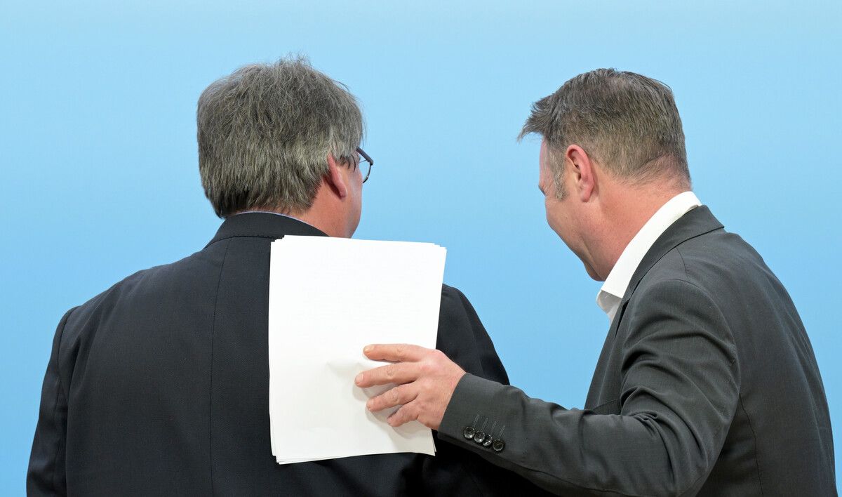 Muchitsch (l.) und Babler (r.) versuchten, Einigkeit zu demonstrieren.APA