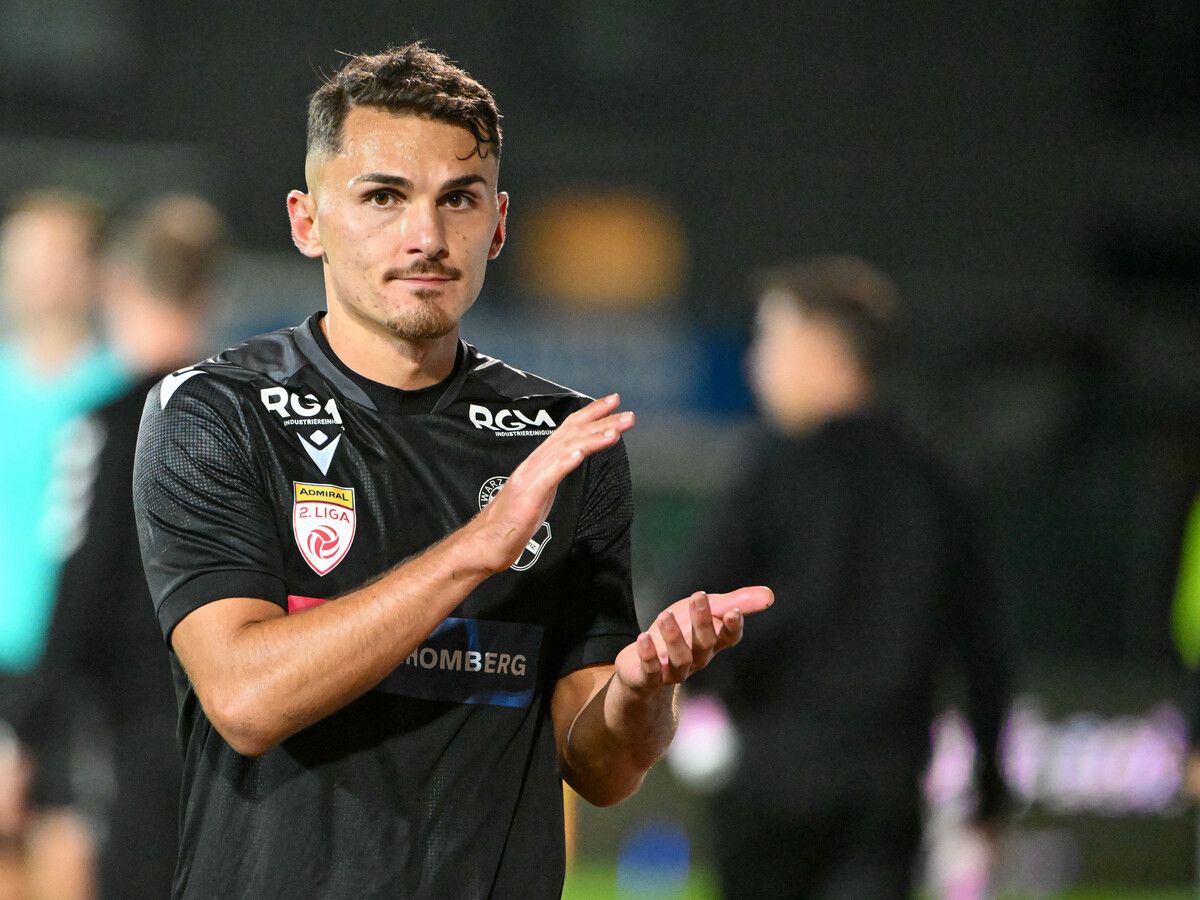 Murat Satin tauscht das schwarz-weiße Trikot gegen das rot-weiße.gepa