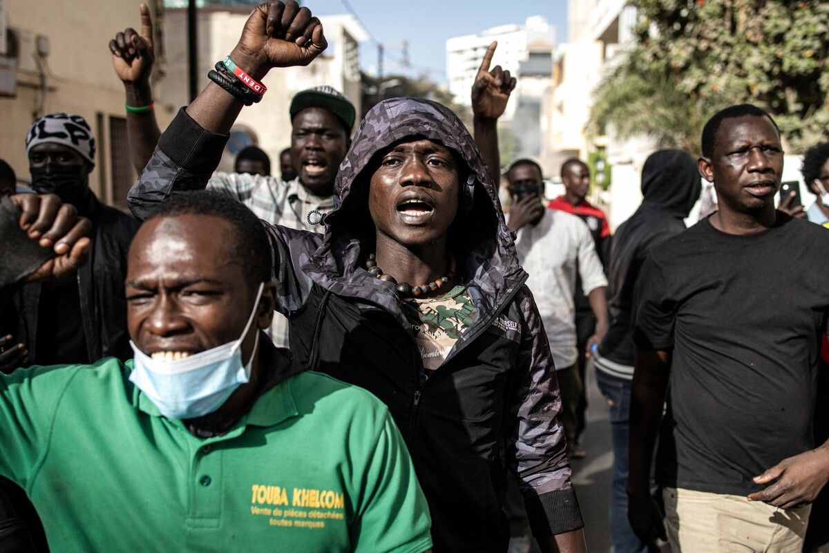 Nach der kurzfristigen Absage der Wahl im Senegal kam es in Dakar zu Protesten der Opposition, die die Polizei mit Tränengas auflöste. AFP
