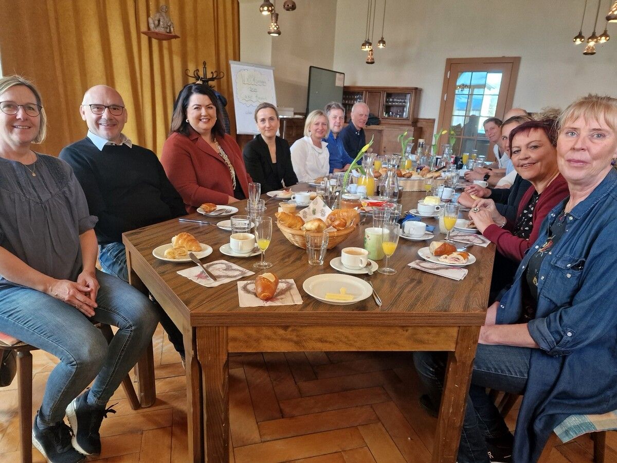 Renate Marinelli, Peter Halder, Nicole Wolf-Voehl, Edith Miller, Barbara Ritschel, Martin Gratzer, Claus Hörburger, Petra Bertsch, Judith Wucher, Sabine Moosbrugger und Sophie Fend (v. l.).CHF