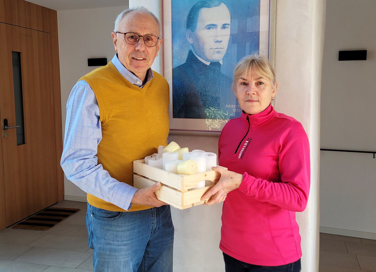 Richard Winder und Valentyna Ender freuen sich über jede Kerze. Meznar