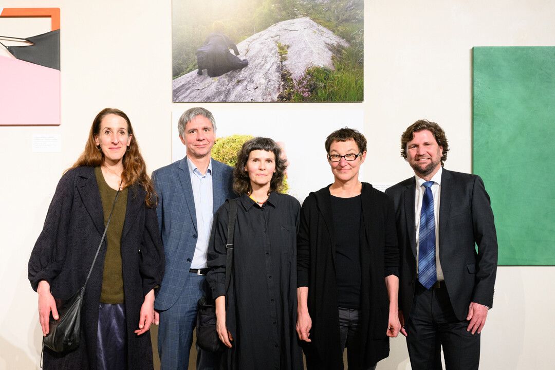 Sara Masüger und Thomas D. Trummer (Jurymitglieder), die Preisträgerinnen Silke Mayer-Gamauf und Romana Hagyo sowie Michel Haller (Vorstandsvorsitzender Hypo Vorarlberg). matthias rhomberg (2)