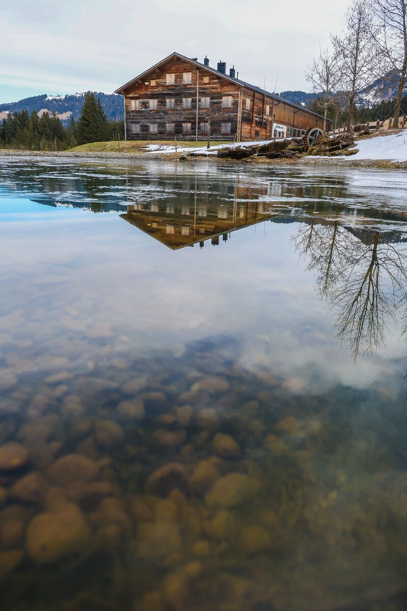 Selbst für den Teich vor der Alpe gibt es keine Bewilligung.VN/Steurer